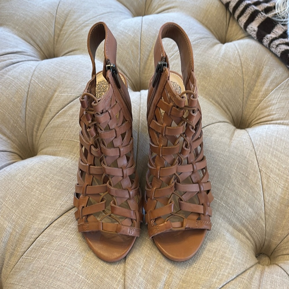 VINCE CAMUTO